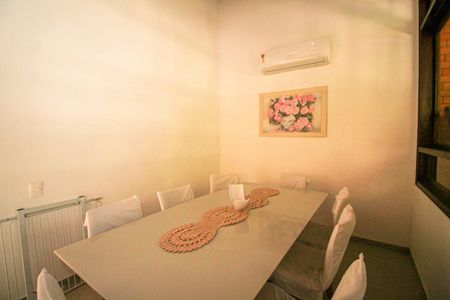 Casa de condomínio à venda com 1036m², 4 quartos e 3 vagas Casa de condomínio à venda com 1036m², 4 quartos e 3 vagasSala de Jantar