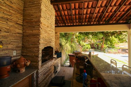 Casa de condomínio à venda com 1036m², 4 quartos e 3 vagas Casa de condomínio à venda com 1036m², 4 quartos e 3 vagasÁrea da churrasqueira