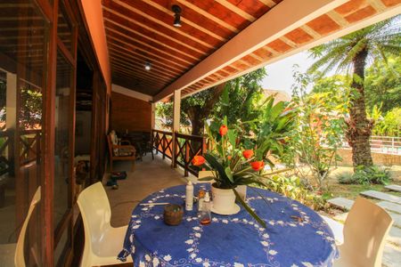 Casa de condomínio à venda com 1036m², 4 quartos e 3 vagas Casa de condomínio à venda com 1036m², 4 quartos e 3 vagasVaranda