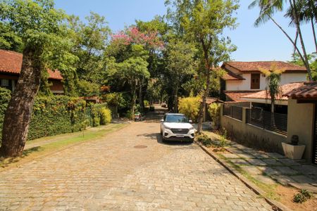 Casa de condomínio à venda com 1036m², 4 quartos e 3 vagas Casa de condomínio à venda com 1036m², 4 quartos e 3 vagasVista da Rua