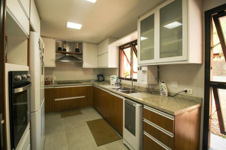 Casa de condomínio à venda com 1036m², 4 quartos e 3 vagas Casa de condomínio à venda com 1036m², 4 quartos e 3 vagasCozinha