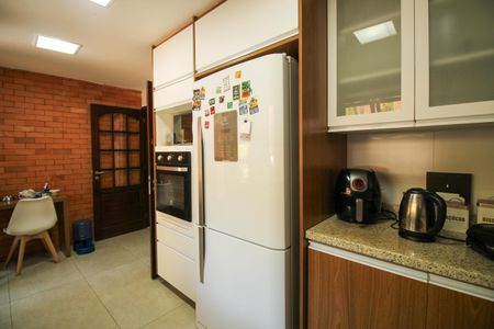 Casa de condomínio à venda com 1036m², 4 quartos e 3 vagas Casa de condomínio à venda com 1036m², 4 quartos e 3 vagasCozinha