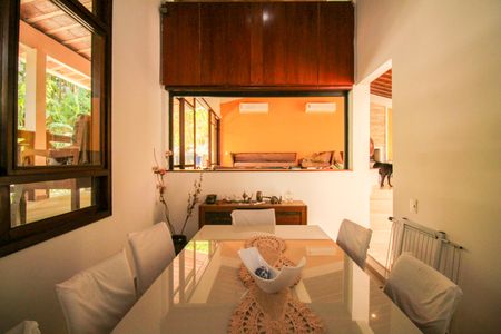 Casa de condomínio à venda com 1036m², 4 quartos e 3 vagas Casa de condomínio à venda com 1036m², 4 quartos e 3 vagasSala de Jantar