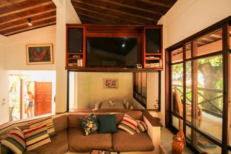 Casa de condomínio à venda com 1036m², 4 quartos e 3 vagas Casa de condomínio à venda com 1036m², 4 quartos e 3 vagasSala