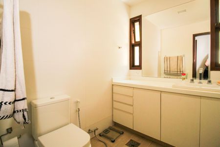 Casa de condomínio à venda com 1036m², 4 quartos e 3 vagas Casa de condomínio à venda com 1036m², 4 quartos e 3 vagasBanheiro Social