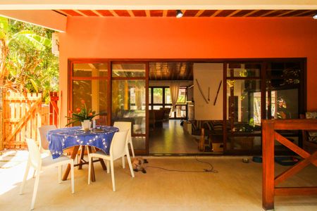 Casa de condomínio à venda com 1036m², 4 quartos e 3 vagas Casa de condomínio à venda com 1036m², 4 quartos e 3 vagasVaranda