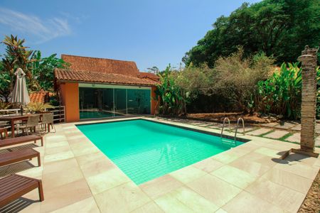 Casa de condomínio à venda com 1036m², 4 quartos e 3 vagas Casa de condomínio à venda com 1036m², 4 quartos e 3 vagasPiscina