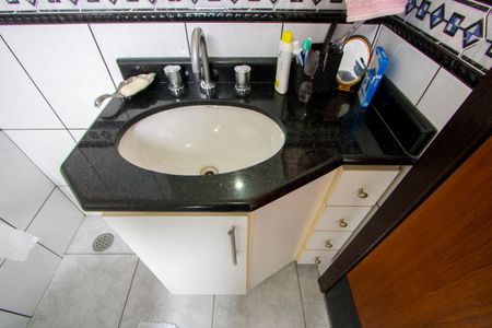 Casa à venda com 232m², 4 quartos e 5 vagasBanheiro do quarto 2