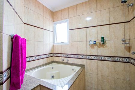 Casa à venda com 232m², 4 quartos e 5 vagasBanheiro do quarto 1