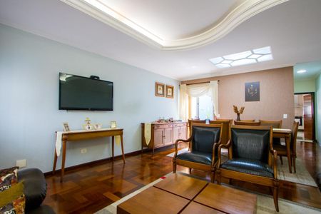 Casa à venda com 232m², 4 quartos e 5 vagasSala