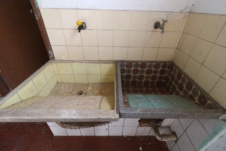 Casa à venda com 250m², 2 quartos e 2 vagasCasa 2 - Área de Serviço - Tanque