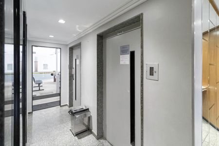 Apartamento à venda com 91m², 3 quartos e 2 vagas Apartamento à venda com 91m², 3 quartos e 2 vagasÁrea comum - Hall social