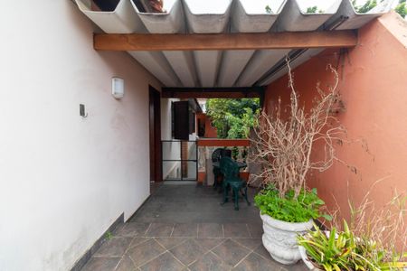 Casa à venda com 210m², 2 quartos e 3 vagas Casa à venda com 210m², 2 quartos e 3 vagasVaranda da Sala