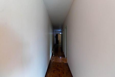 Casa à venda com 210m², 2 quartos e 3 vagas Casa à venda com 210m², 2 quartos e 3 vagasCorredor