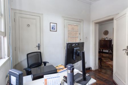 Casa à venda com 675m², 8 quartos e 6 vagasEscritório