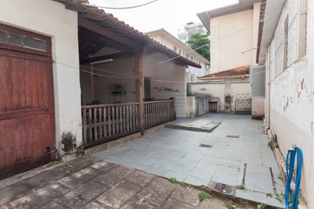 Casa à venda com 675m², 8 quartos e 6 vagasQuintal