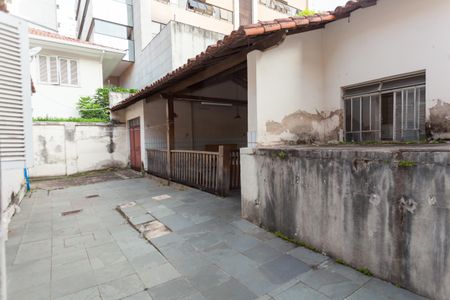 Casa à venda com 675m², 8 quartos e 6 vagasQuintal