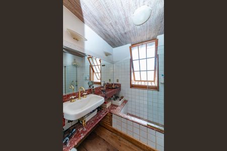 Casa à venda com 400m², 4 quartos e 4 vagasBanheiro da Suíte