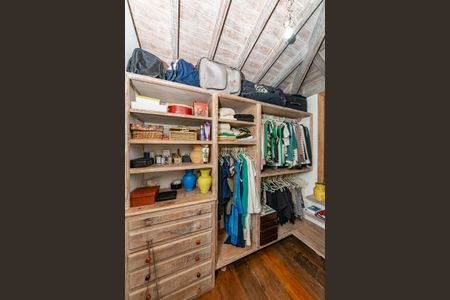 Casa à venda com 400m², 4 quartos e 4 vagasCloset da suíte