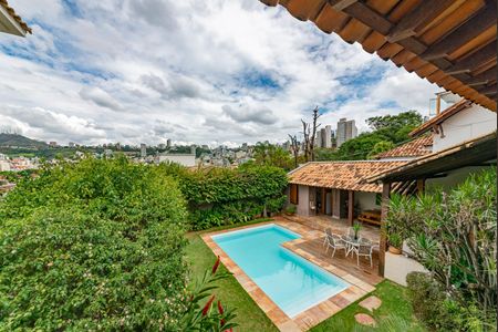 Casa à venda com 400m², 4 quartos e 4 vagasVaranda