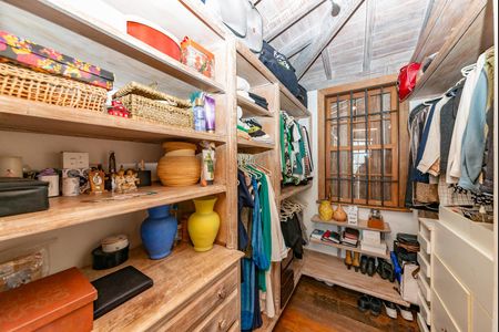 Casa à venda com 400m², 4 quartos e 4 vagasCloset da suíte