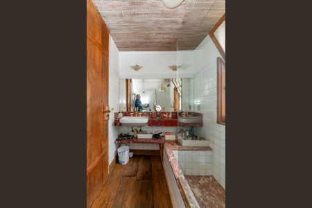 Casa à venda com 400m², 4 quartos e 4 vagasBanheiro da Suíte