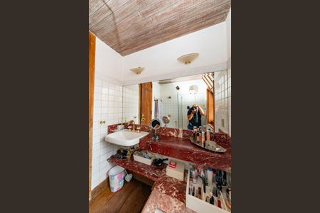 Casa à venda com 400m², 4 quartos e 4 vagasBanheiro da Suíte