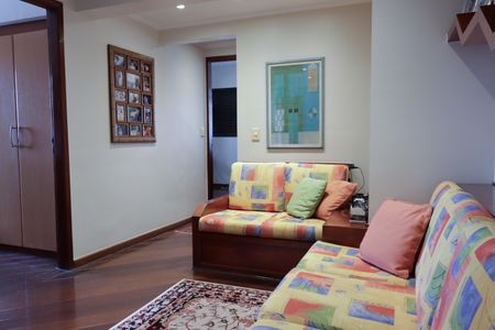 Apartamento à venda com 168m², 4 quartos e 3 vagas Apartamento à venda com 168m², 4 quartos e 3 vagasSala de TV