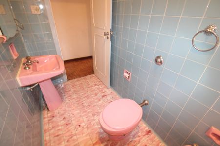 Casa à venda com 265m², 8 quartos e 5 vagasCasa 1 - Banheiro