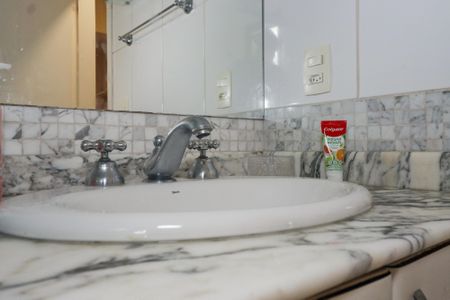 Apartamento para alugar com 168m², 4 quartos e 3 vagas Apartamento para alugar com 168m², 4 quartos e 3 vagasBanheiro da Suíte 1