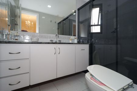 Apartamento para alugar com 168m², 4 quartos e 3 vagas Apartamento para alugar com 168m², 4 quartos e 3 vagasBanheiro da Suíte 3