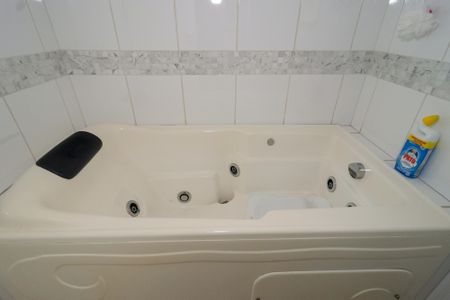 Apartamento para alugar com 168m², 4 quartos e 3 vagas Apartamento para alugar com 168m², 4 quartos e 3 vagasBanheiro da Suíte 1