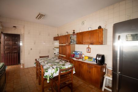 Casa à venda com 217m², 5 quartos e 2 vagas Casa à venda com 217m², 5 quartos e 2 vagasCozinha