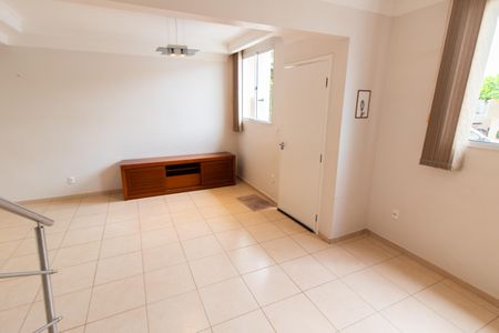 Casa de condomínio à venda com 108m², 3 quartos e 2 vagas Casa de condomínio à venda com 108m², 3 quartos e 2 vagasSala