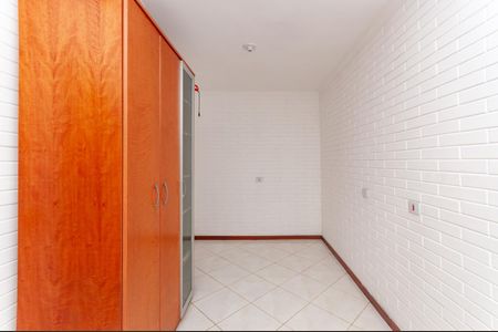 Casa à venda com 170m², 1 quarto e 6 vagas Casa à venda com 170m², 1 quarto e 6 vagasQuarto