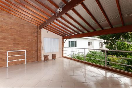 Casa à venda com 170m², 1 quarto e 6 vagas Casa à venda com 170m², 1 quarto e 6 vagasÁrea comum
