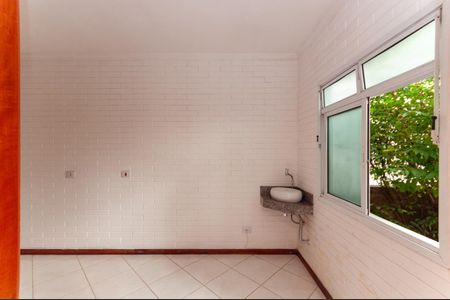 Casa à venda com 170m², 1 quarto e 6 vagas Casa à venda com 170m², 1 quarto e 6 vagasQuarto