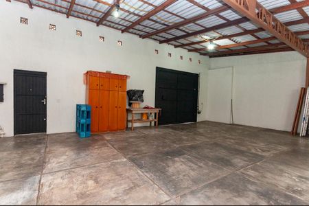 Casa à venda com 170m², 1 quarto e 6 vagas Casa à venda com 170m², 1 quarto e 6 vagasÁrea comum