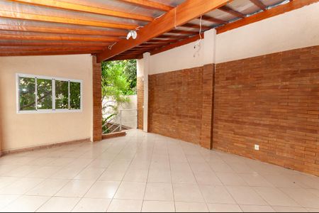 Casa à venda com 170m², 1 quarto e 6 vagas Casa à venda com 170m², 1 quarto e 6 vagasÁrea comum