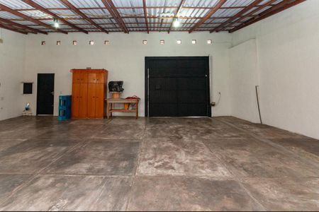 Casa à venda com 170m², 1 quarto e 6 vagas Casa à venda com 170m², 1 quarto e 6 vagasÁrea comum