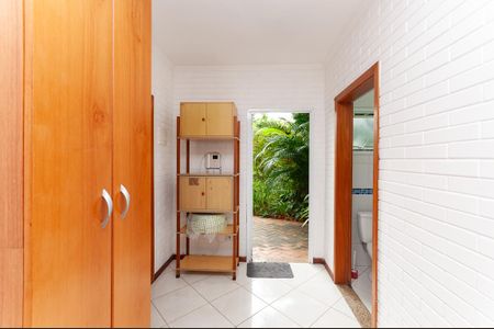 Casa à venda com 170m², 1 quarto e 6 vagas Casa à venda com 170m², 1 quarto e 6 vagasSala