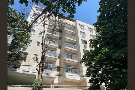 Apartamento à venda com 69m², 2 quartos e sem vagaFachada do bloco e Plaquinha