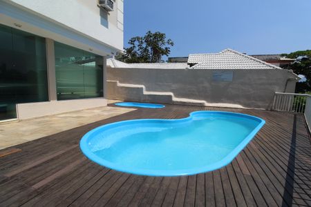 Apartamento à venda com 69m², 2 quartos e sem vagaÁrea comum - Piscina