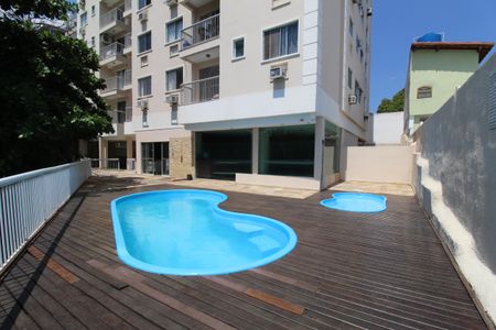 Apartamento à venda com 69m², 2 quartos e sem vagaÁrea comum - Piscina
