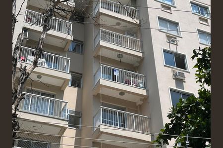 Apartamento à venda com 69m², 2 quartos e sem vagaFachada do bloco e Plaquinha