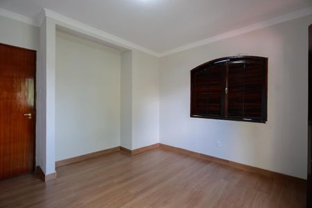 Casa à venda com 500m², 3 quartos e 4 vagas Casa à venda com 500m², 3 quartos e 4 vagasCasa 1 - Quarto 1