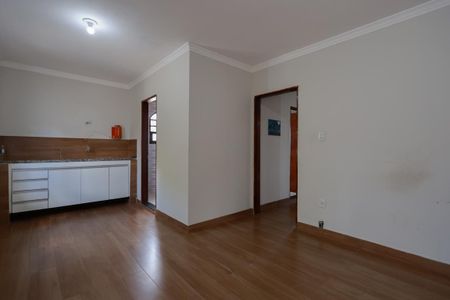 Casa à venda com 500m², 3 quartos e 4 vagas Casa à venda com 500m², 3 quartos e 4 vagasCasa 1 - Cozinha
