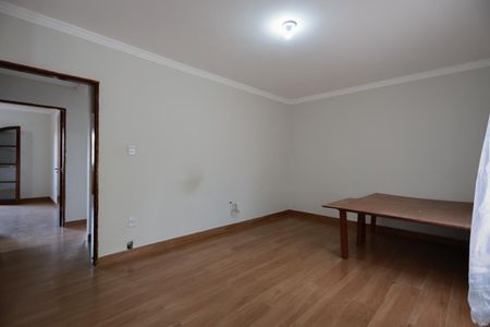 Casa à venda com 500m², 3 quartos e 4 vagas Casa à venda com 500m², 3 quartos e 4 vagasCasa 1 - Cozinha