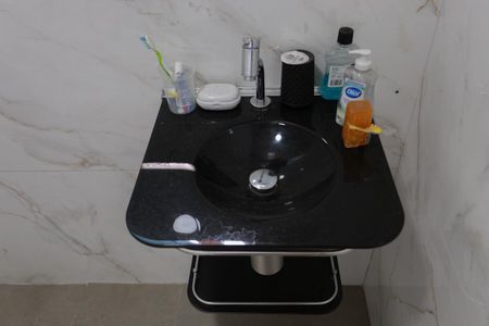 Casa à venda com 500m², 3 quartos e 4 vagas Casa à venda com 500m², 3 quartos e 4 vagasCasa 2 - Banheiro