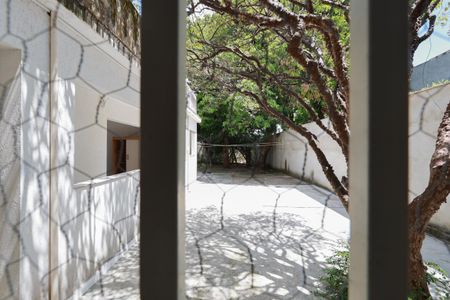 Casa à venda com 500m², 3 quartos e 4 vagas Casa à venda com 500m², 3 quartos e 4 vagasCasa 2 - Vista da sala de estar